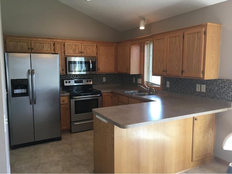 9945 Weston Dr, Monticello, MN 55362