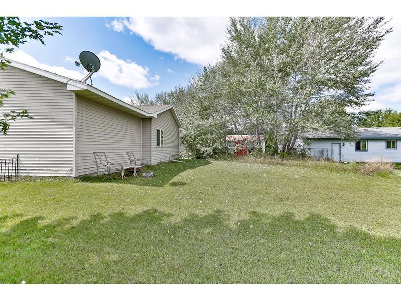 320 18th Ave SE, Cambridge, MN 55008