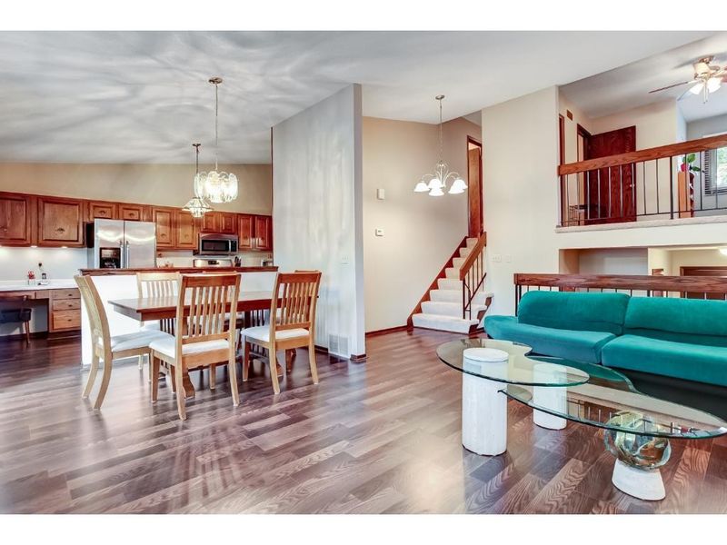 9172 Neill Lake Rd, Eden Prairie, MN 55347