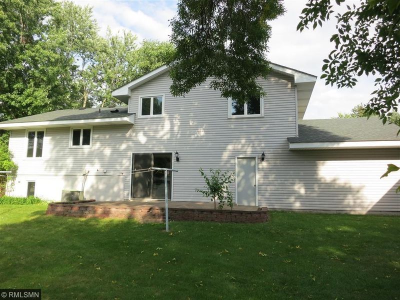 39 Darlene St, Saint Paul, MN 55119