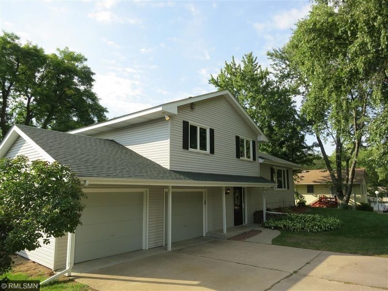 39 Darlene St, Saint Paul, MN 55119