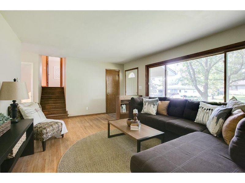 2516 Mayfair Ave, White Bear Lake, MN 55110
