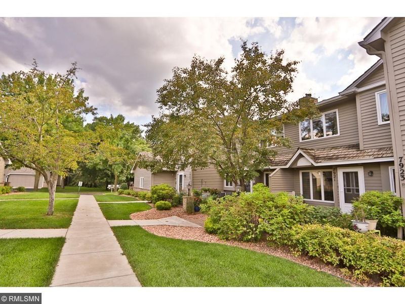7921 W 110th St, Bloomington, MN 55438