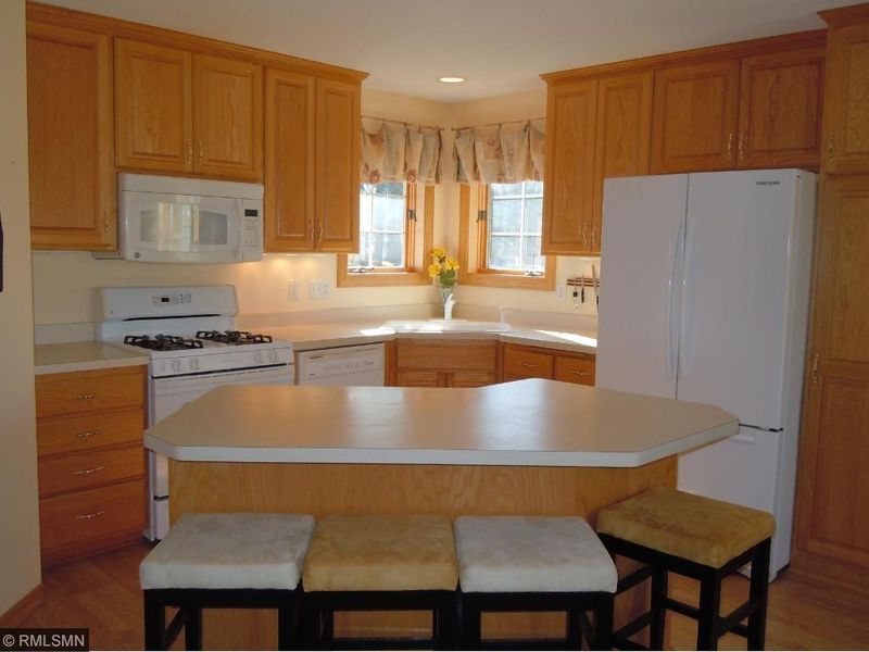 6273 Creekview Ln N, Brooklyn Park, MN 55443