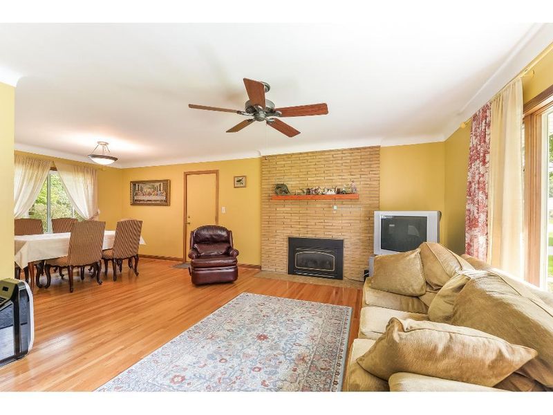 1417 Skillman Ave W, Roseville, MN 55113