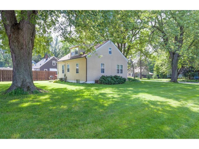 958 Evar St N, Maplewood, MN 55119