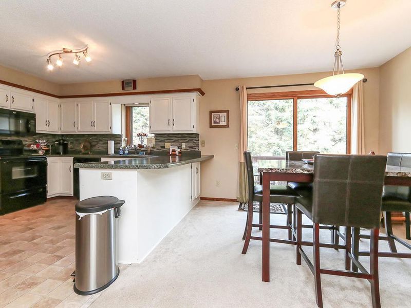 15 Westchester Sq, Burnsville, MN 55337