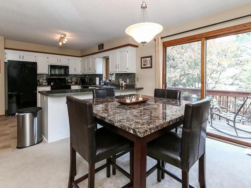 15 Westchester Sq, Burnsville, MN 55337