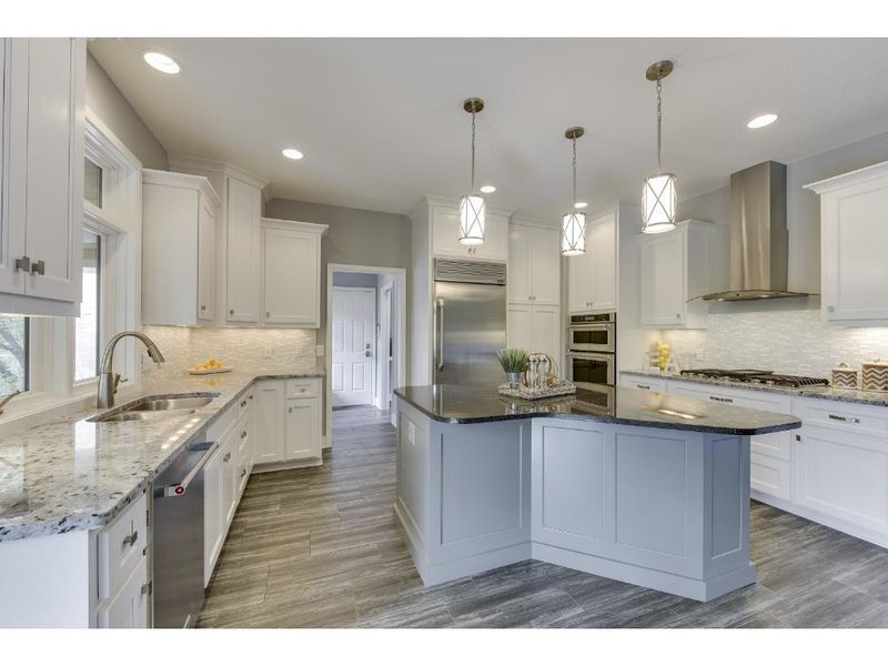 6628 Limerick Dr, Edina, MN 55439