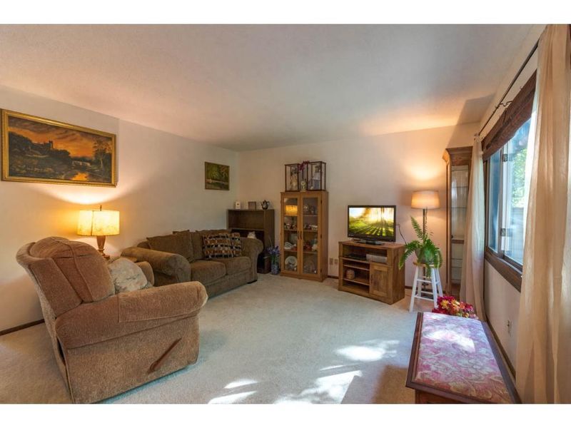 320 River Woods Ln, Burnsville, MN 55337