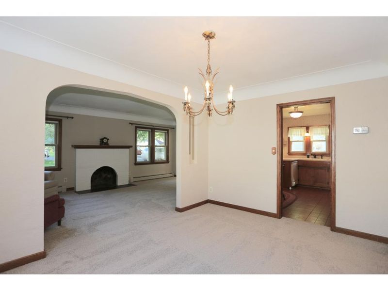 1043 Mary St N, Maplewood, MN 55119