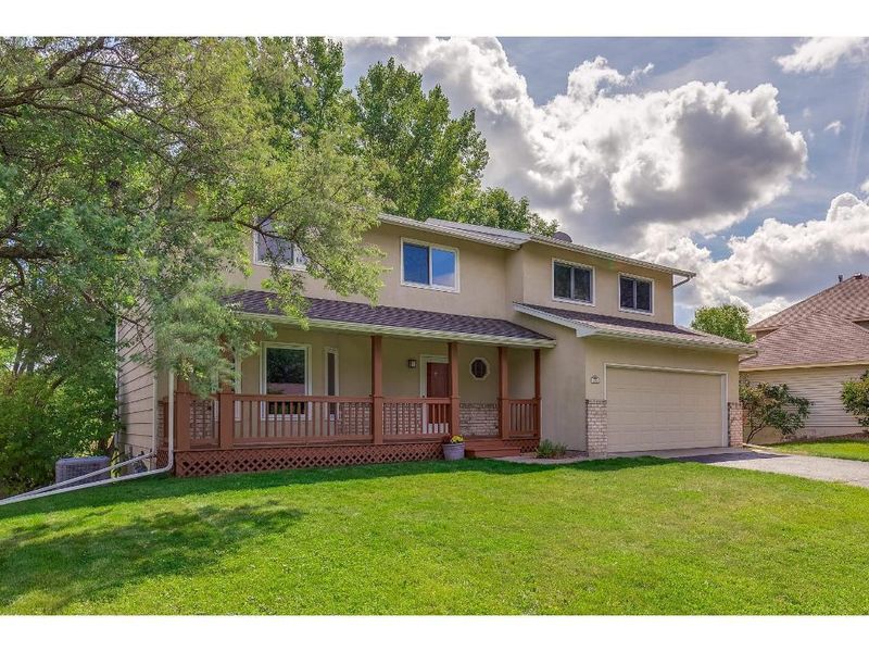 310 Oak Hill Dr, Shoreview, MN 55126