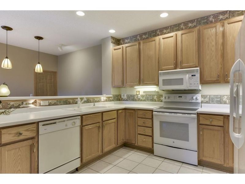 14287 Raymond Ln, Eden Prairie, MN 55347
