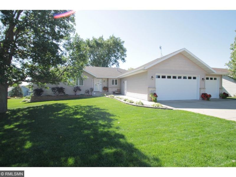 412 15th St N, Sauk Rapids, MN 56379