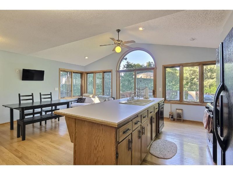 1211 Gardena Ave NE, Fridley, MN 55432