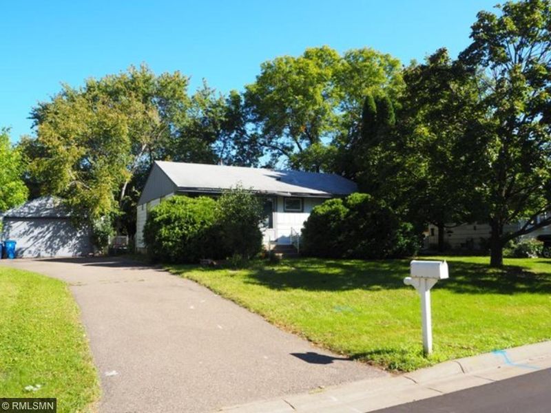 1031 Hathaway Ln NE, Fridley, MN 55432