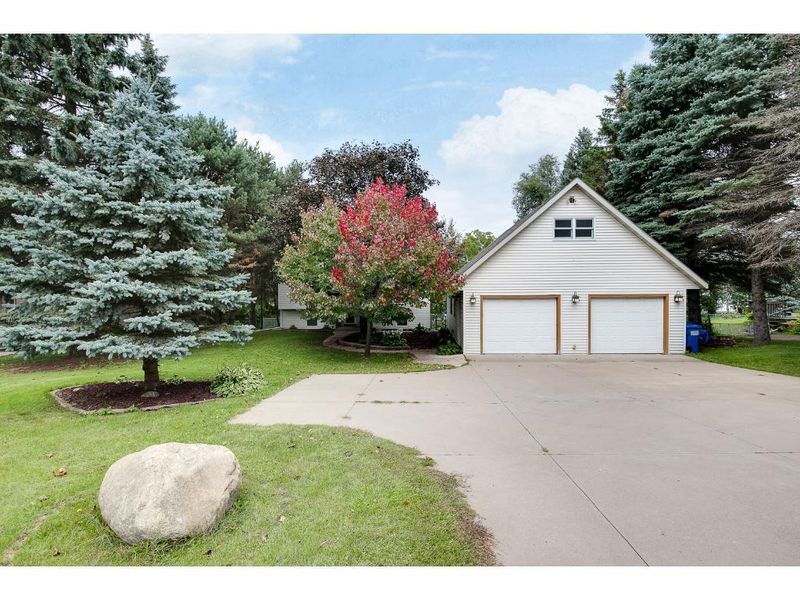6308 10th St N, Oakdale, MN 55128