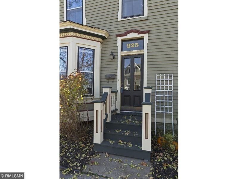 223 Farrington St, Saint Paul, MN 55102