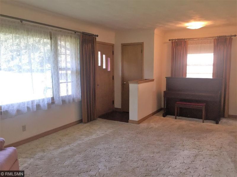 2312 Skillman Ave E, Maplewood, MN 55109