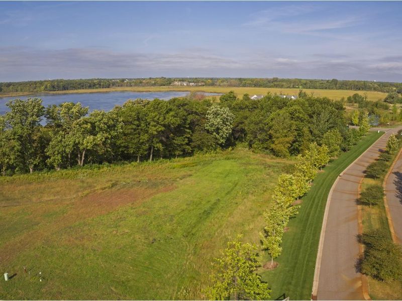 7 Kestrel Ct, North Oaks, MN 55127
