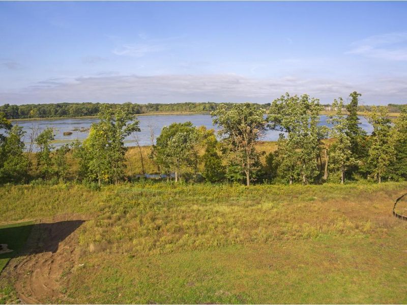 7 Kestrel Ct, North Oaks, MN 55127
