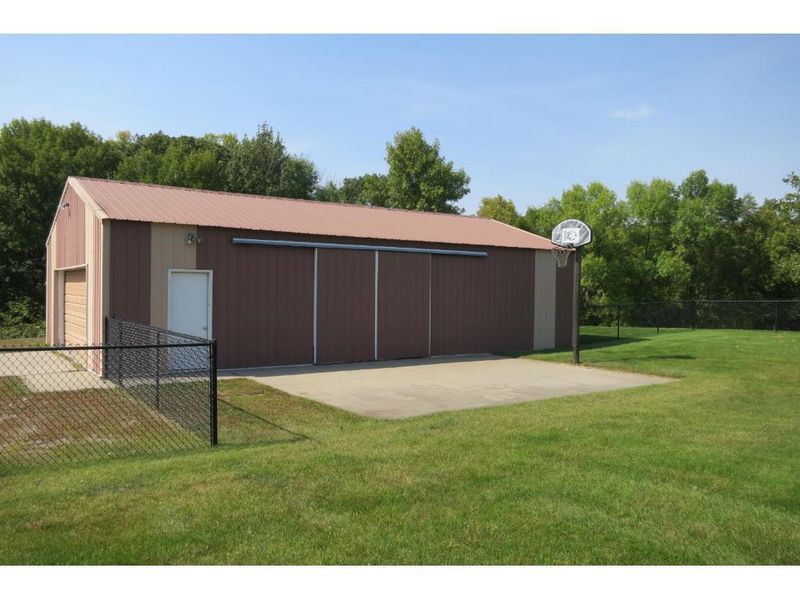 10117 County 11, West Union, MN 56378