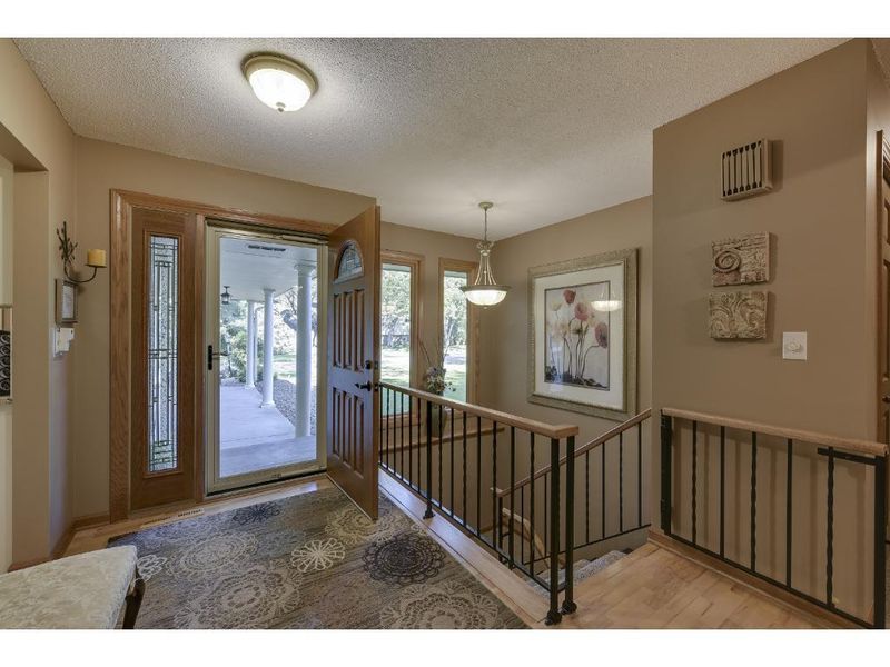 505 Del Rio Dr, Chanhassen, MN 55317