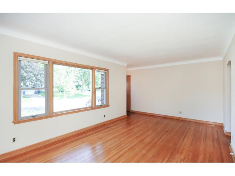 2136 Cottage Ave E, Saint Paul, MN 55119