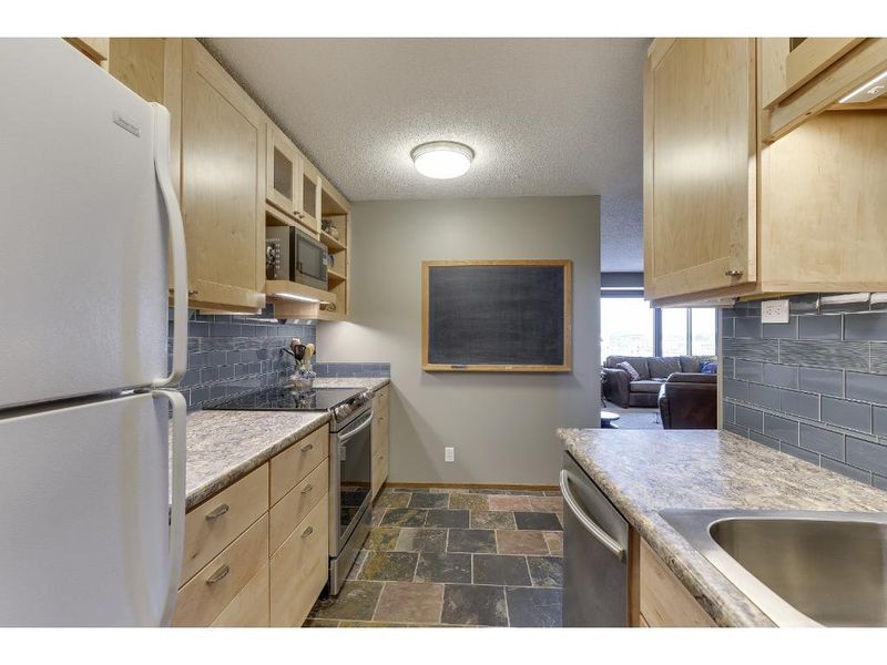 26 10th St W #1710, Saint Paul, MN 55102