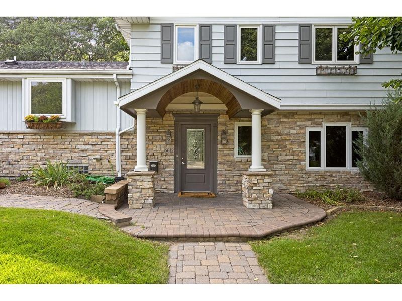 6612 Limerick Ln, Edina, MN 55439