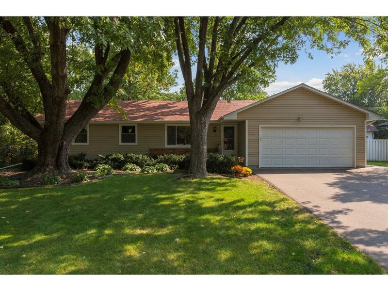7473 Mckinley St NE, Fridley, MN 55432