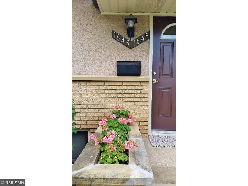 1645 Clarence St, Saint Paul, MN 55106