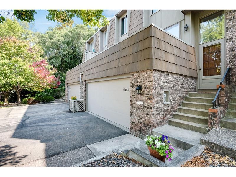 10403 Berkshire Rd, Bloomington, MN 55437