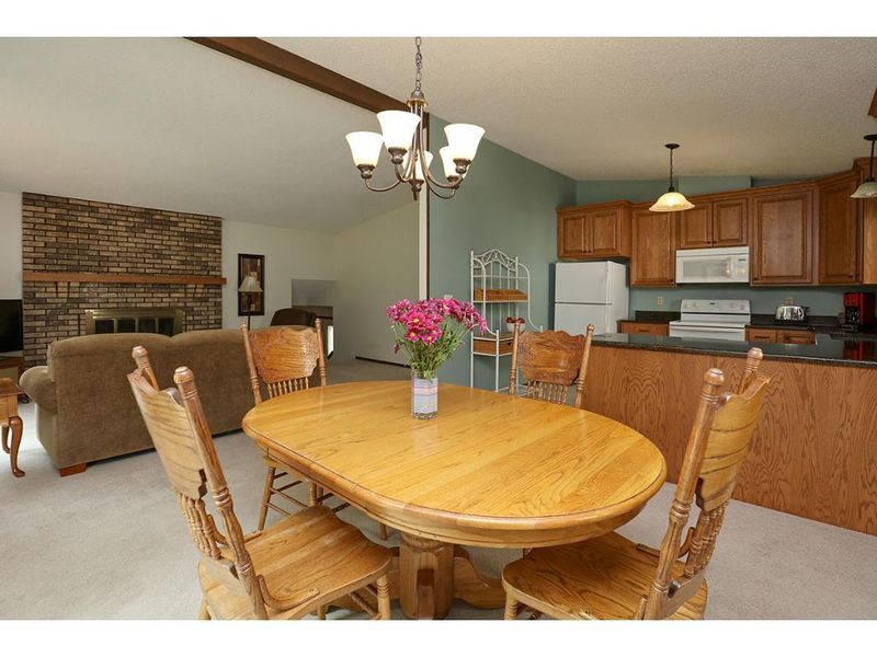 15201 Tyacke Dr, Burnsville, MN 55306