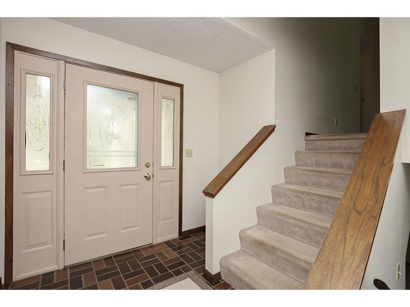15201 Tyacke Dr, Burnsville, MN 55306