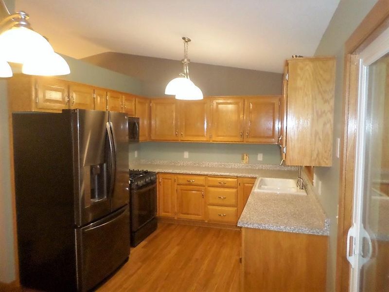 915 99th Cir NE, Blaine, MN 55434