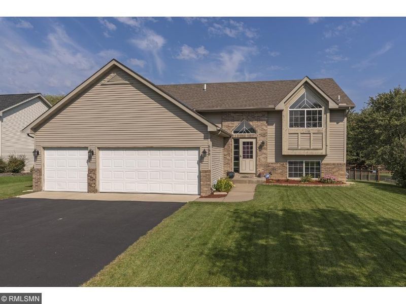 559 Henry Ln, Lino Lakes, MN 55014