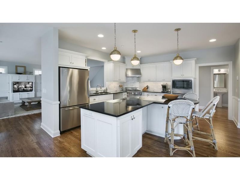 9517 Riley Lake Rd, Eden Prairie, MN 55347