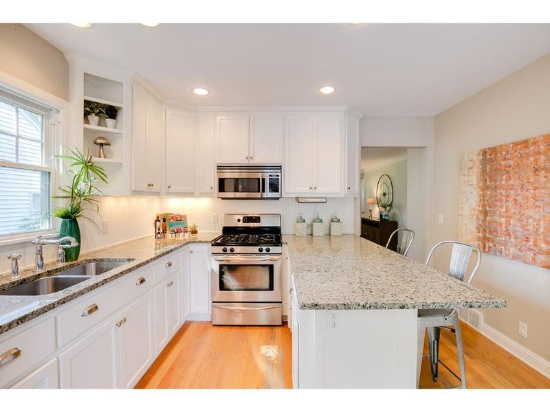 5929 Saint Johns Ave, Edina, MN 55424