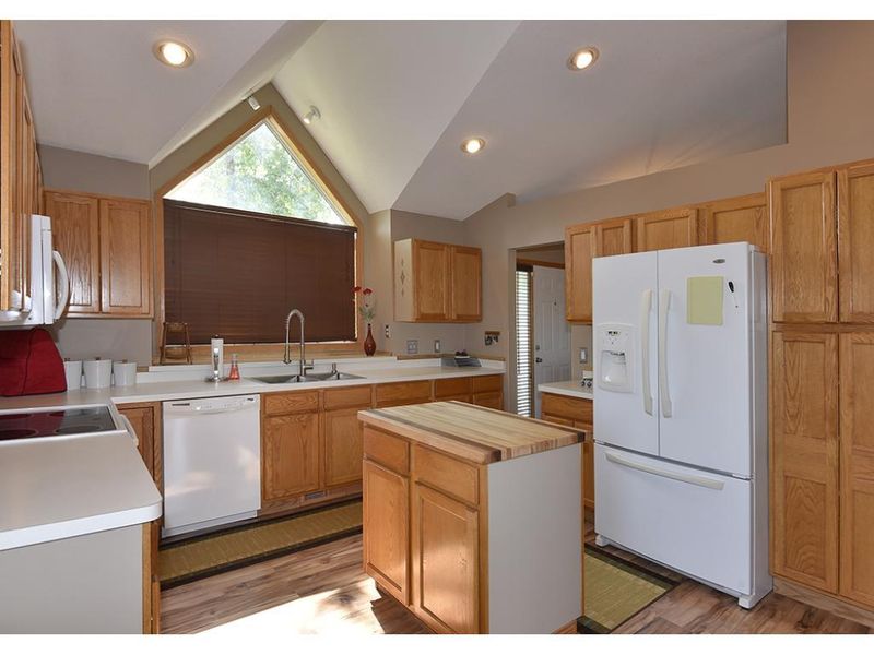 7883 Claiborne Ln, Inver Grove Heights, MN 55076