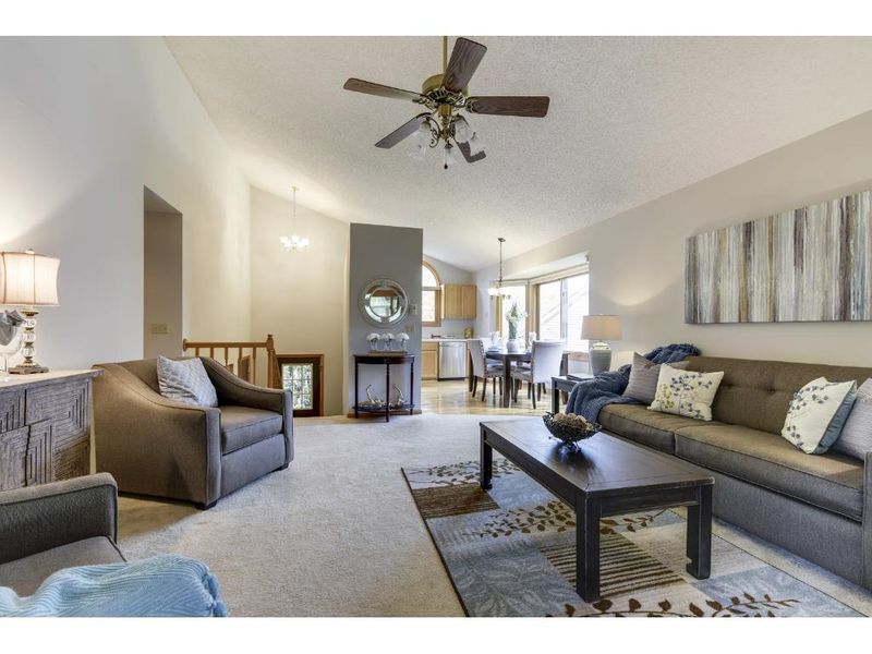 333 Wildhurst Rd, Waconia, MN 55387