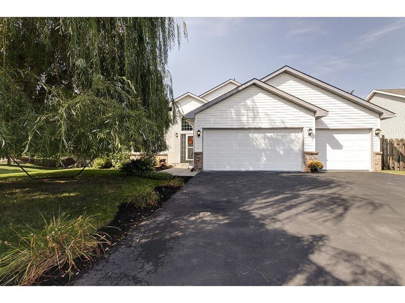 940 S Elm St, Belle Plaine, MN 56011