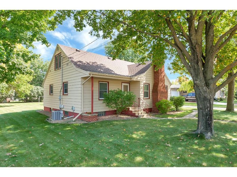 106 3rd Ave SE, Saint Joseph, MN 56374