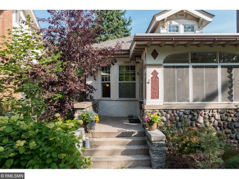 1049 Lincoln Ave, Saint Paul, MN 55105