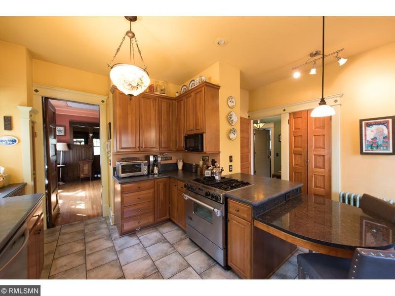 1049 Lincoln Ave, Saint Paul, MN 55105