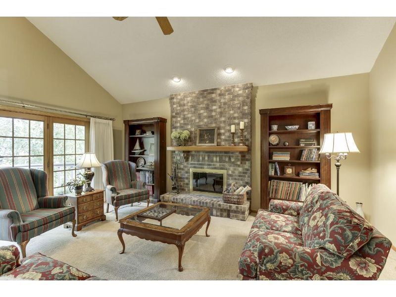 12509 Norway Cir, Burnsville, MN 55337