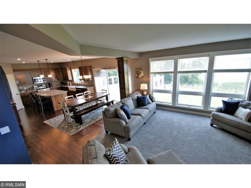 952 Farmers Ridge Trl, Belle Plaine, MN 56011