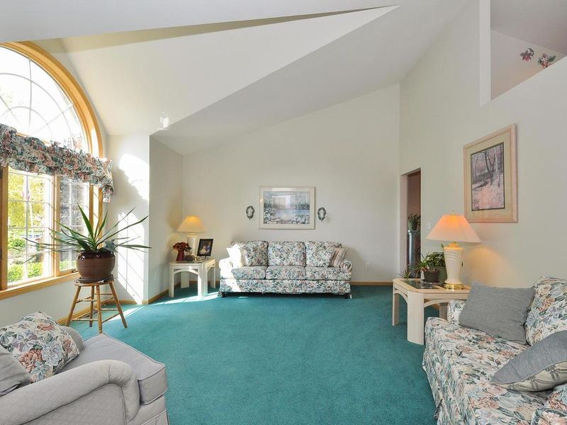 5790 Three Oaks Ave, Maple Plain, MN 55359