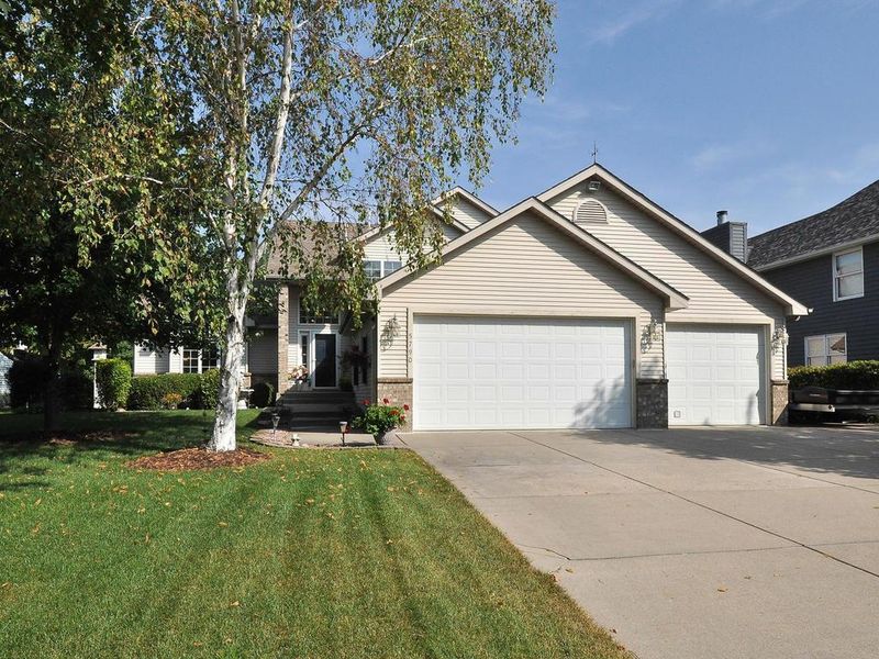 5790 Three Oaks Ave, Maple Plain, MN 55359