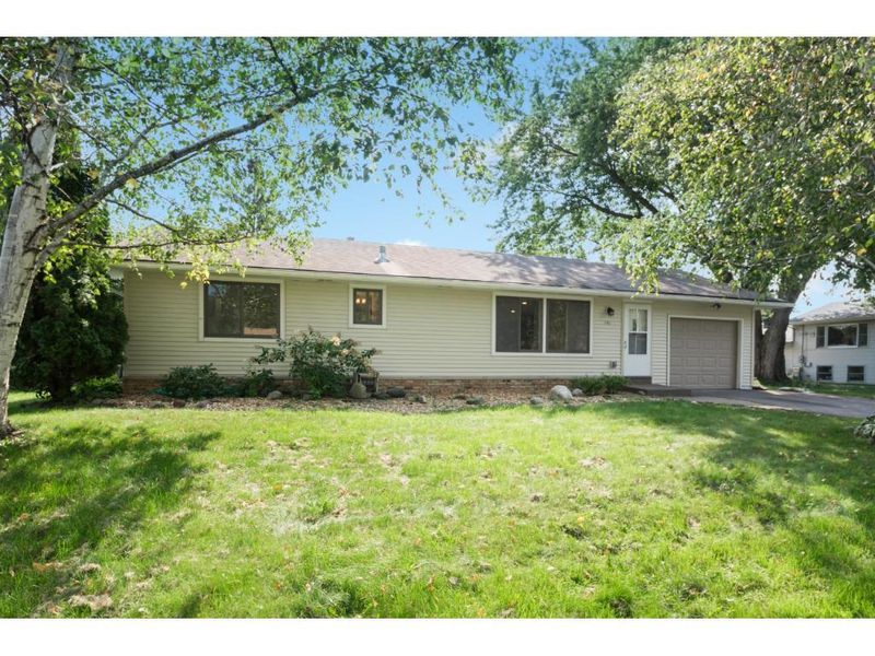 948 Cortland Dr, Apple Valley, MN 55124